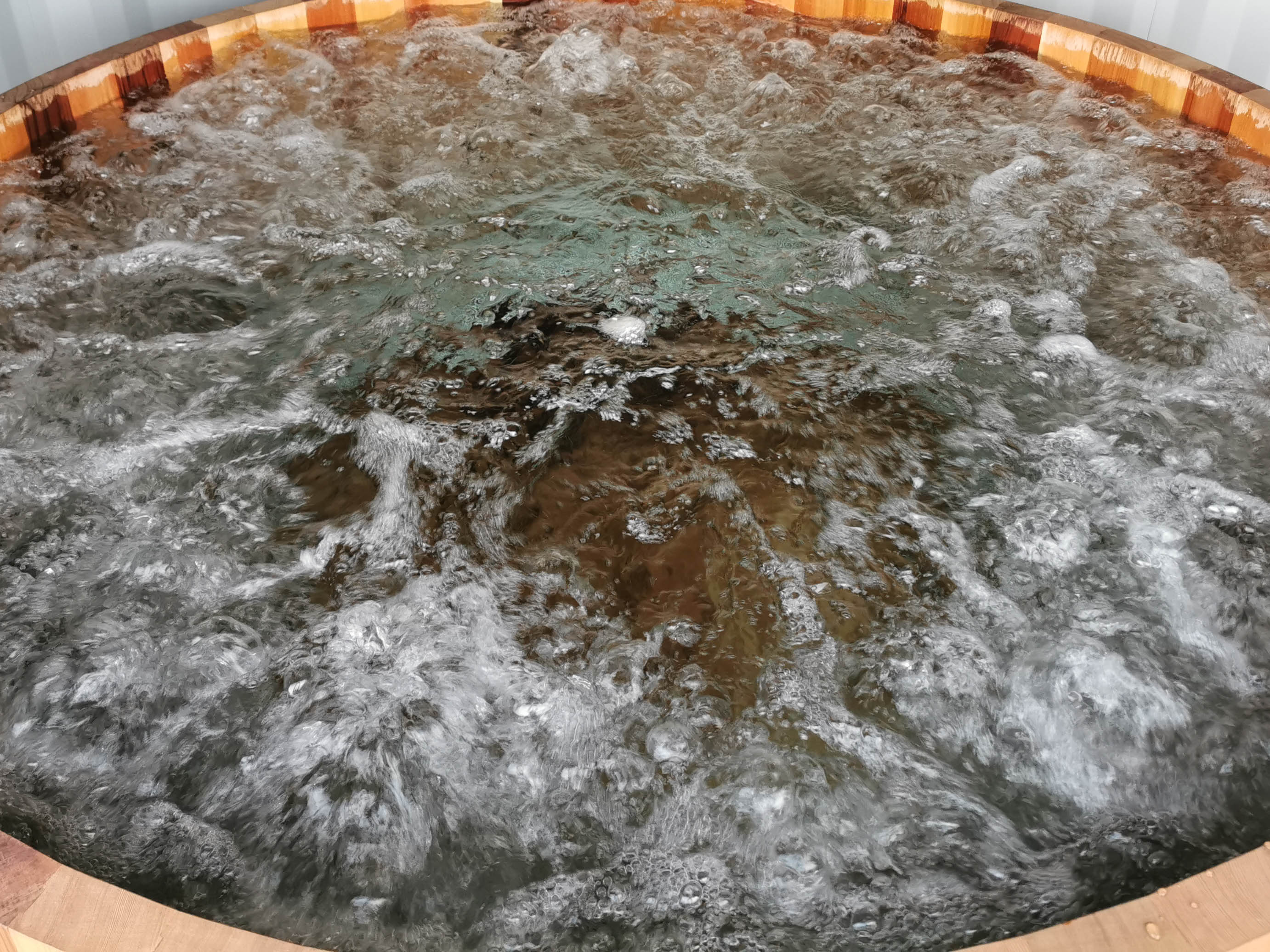 Hotpot mit Sprudel  - das Wellness-Badefass mit Massage